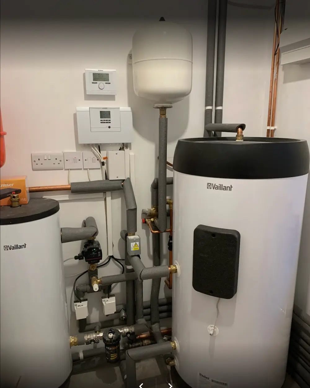 Vaillant cylinder and plant-room heating installation